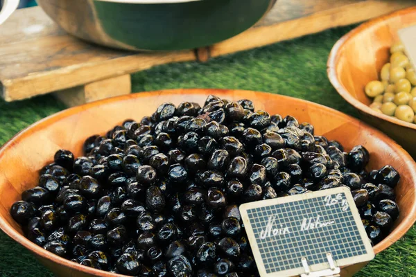 Schwarze Olivenschale Aus Nächster Nähe — Stockfoto