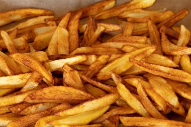 Patates kızartması izole edilmiş.