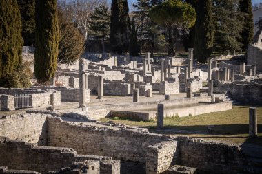 Fransa 'nın Vaison la Romaine kasabasında Roma harabesi