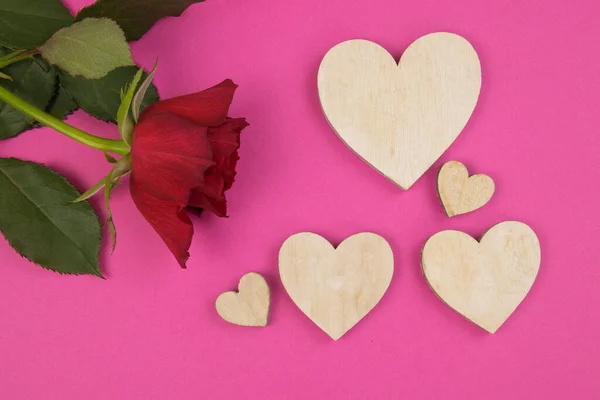 Red Rose Pink Background Wooden Hearts — Stock Photo, Image