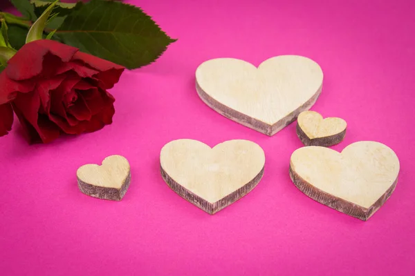 Red Rose Pink Background Wooden Hearts — Stock Photo, Image