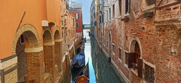 Canales Que Cruzan Las Calles Venecia — Foto de Stock