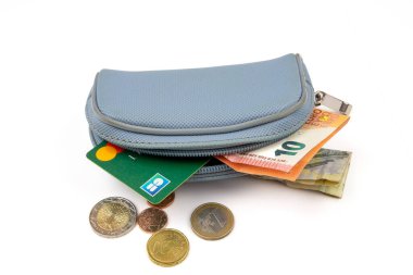 Euro banknotlar ve paralar ile para çantası