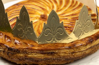 Galette des Rois ve taç bir masada, Kral Epifani kek