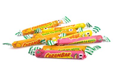 Carambar marka şeker beyaz arka planda izole