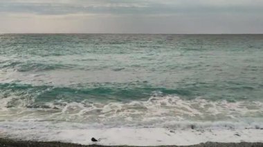 Güzel Fransa 'da deniz dalgaları manzarası