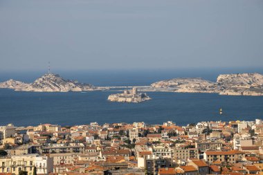 Marsilya 'nın uzak manzarası