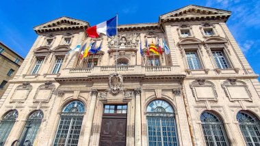 Fransa 'nın Marsilya şehrinin belediye binasının cephesi