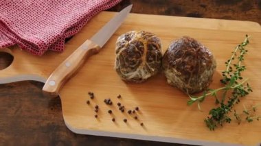 Tahtadaki çiğ kaymak.