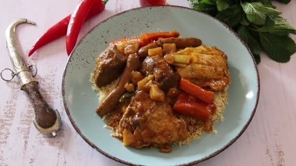 Vista Couscous Reale Composto Pollo Agnello Merguez Piatto — Video Stock