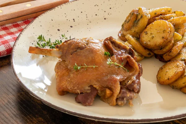 View Duck Leg Confit Sarladaise Potatoes Plate — Stock Photo, Image
