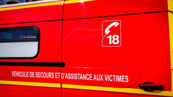 Вид Номера Экстренной Службы Французской Пожарной Охраны Грузовике — стоковое фото