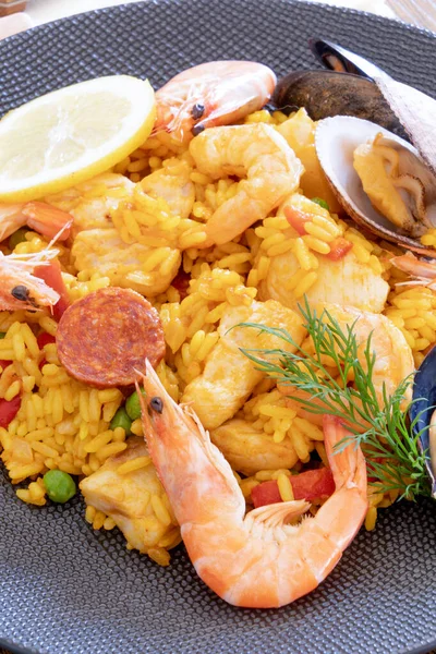 Primer Plano Paella Sobre Mesa —  Fotos de Stock