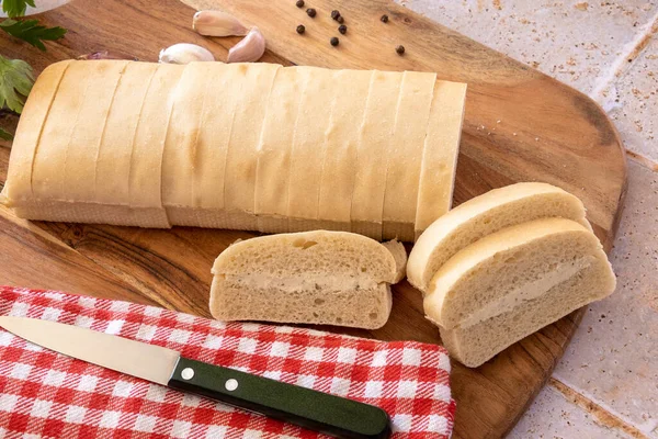 Fresh Bread Loaf Knife Garlic Wooden Board — Foto Stock