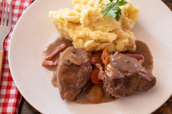 Tavuklu patates püresi.