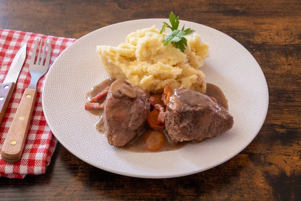 Tavuklu patates püresi.