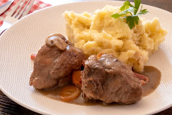 Tavuklu patates püresi.