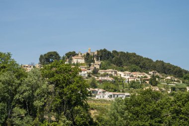 Fransa 'nın Vaucluse kentindeki Rasteau köyünün manzarası