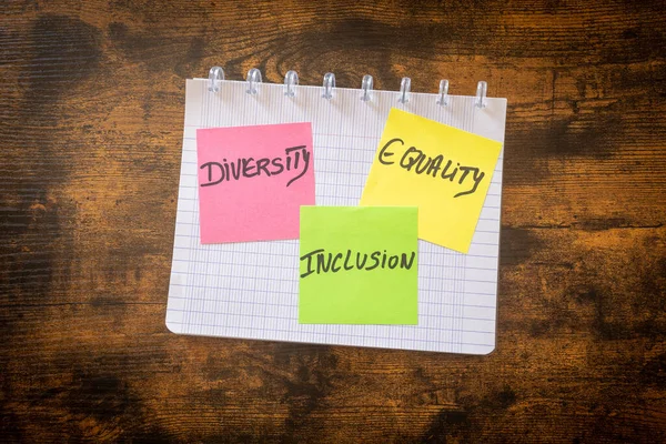 Notas Pegajosas Sobre Papel Diversidade Igualdade Inclusão — Fotografia de Stock