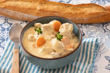 Mantar ve havuçla pişirilmiş dana eti.