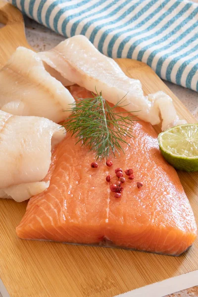 Filete Pescado Crudo Surtido Con Cal Eneldo — Foto de Stock