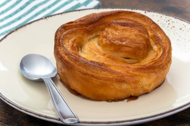 Kouign Man in a plaka içinde
