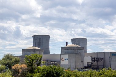 EDF 'nin Fransa' daki Saint Paul Trois Şatosu 'ndaki nükleer santral manzarası