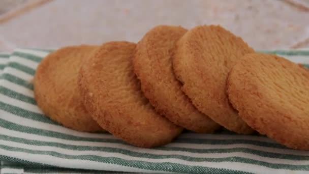 厨房布上的饼干 — 图库视频影像