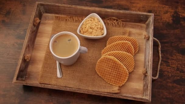 Xícara Café Brownie Waffles Uma Bandeja Madeira — Vídeo de Stock