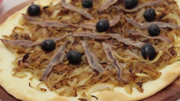 Pizza Con Carne Aceitunas Negras — Vídeos de Stock