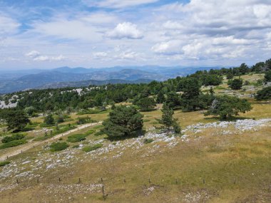 Mont Serein 'den yazın dağların manzarası