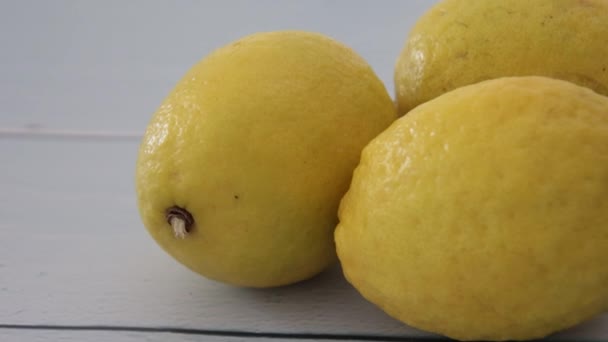 Varios Limones Amarillos Cerca — Vídeo de stock