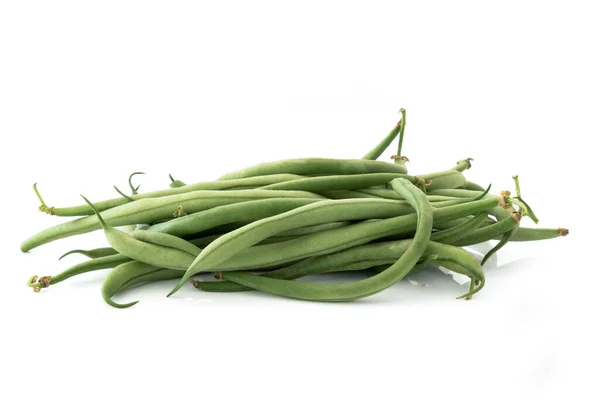 Pile Haricots Verts Crus Isolés Sur Fond Blanc — Photo