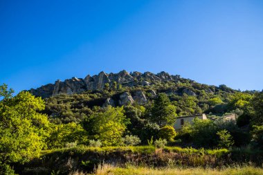 Mont Ventoux 'un altındaki uçurum manzarası