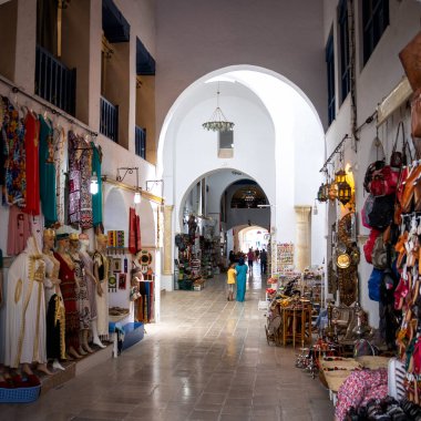 Çarşı, Tunus 'taki geleneksel Arap pazarı.