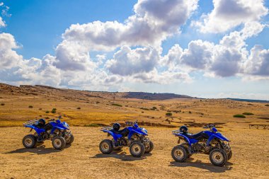 Tunus Çölü 'nde birkaç kuad