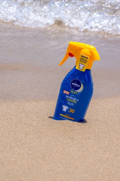 Nivea Sun Brand Sunscreen Spray Beach — Foto Stock