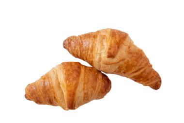 Kruvasanlar beyaz arkaplanda izole edilmiş.