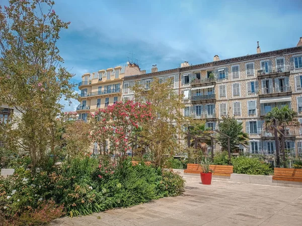 Street View Historic Building Green Plants — Foto de Stock