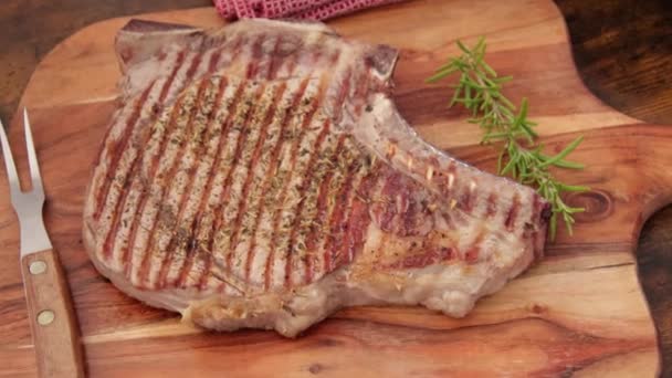 Grilled Pork Rib Wooden Cutting Board — Video Stock