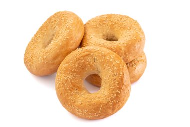 Beyaz arka plan üzerinde izole susam ile simit