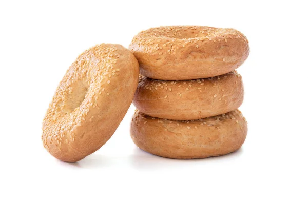 Bagels Com Sementes Sésamo Isoladas Sobre Fundo Branco — Fotografia de Stock