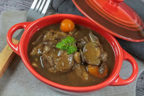 Daging Sapi Rebus Dengan Sayuran — Stok Foto