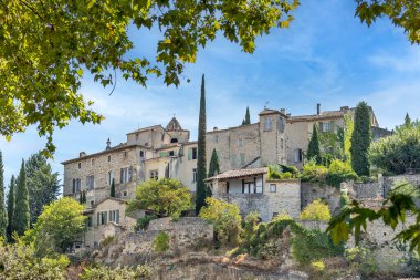 view of the medieval old town of Vaison-la-Romaine