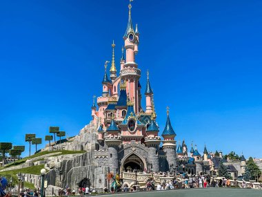 view of sleeping beauty castle at disneyland paris