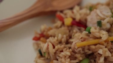 Chicken teppanyaki with crunchy vegetables and sesame