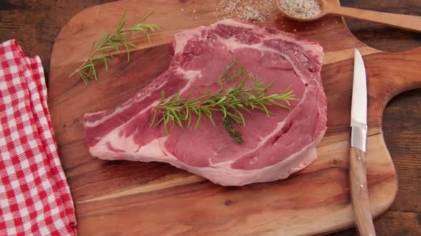 Raw Rib Beef Cutting Board — Stock video