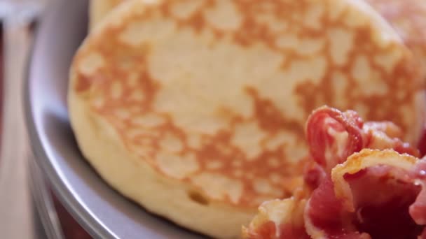 Pancakes Fried Eggs Bacon Toasts — стоковое видео