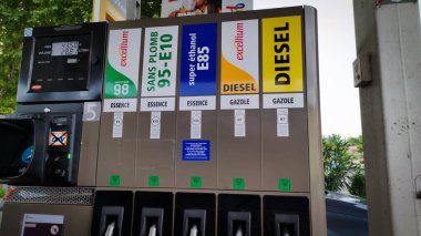 TotalEnergy benzin istasyonundaki benzin pompasını kapatın.