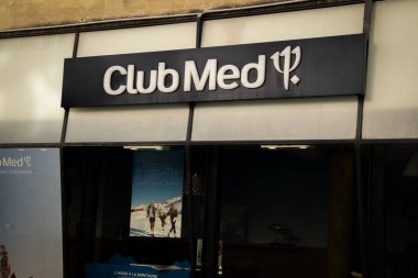 Club Med seyahat mağazasının ön cephesi